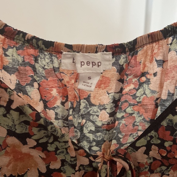 Blu Pepper Blouse - Picture 2 of 3